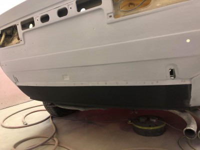 Rear lower valance gets the same treatment