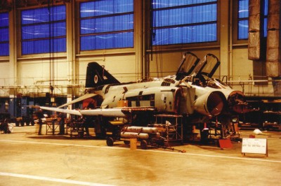 Phantom F-4J - 2 Hangar RAF Wattisham - 1990